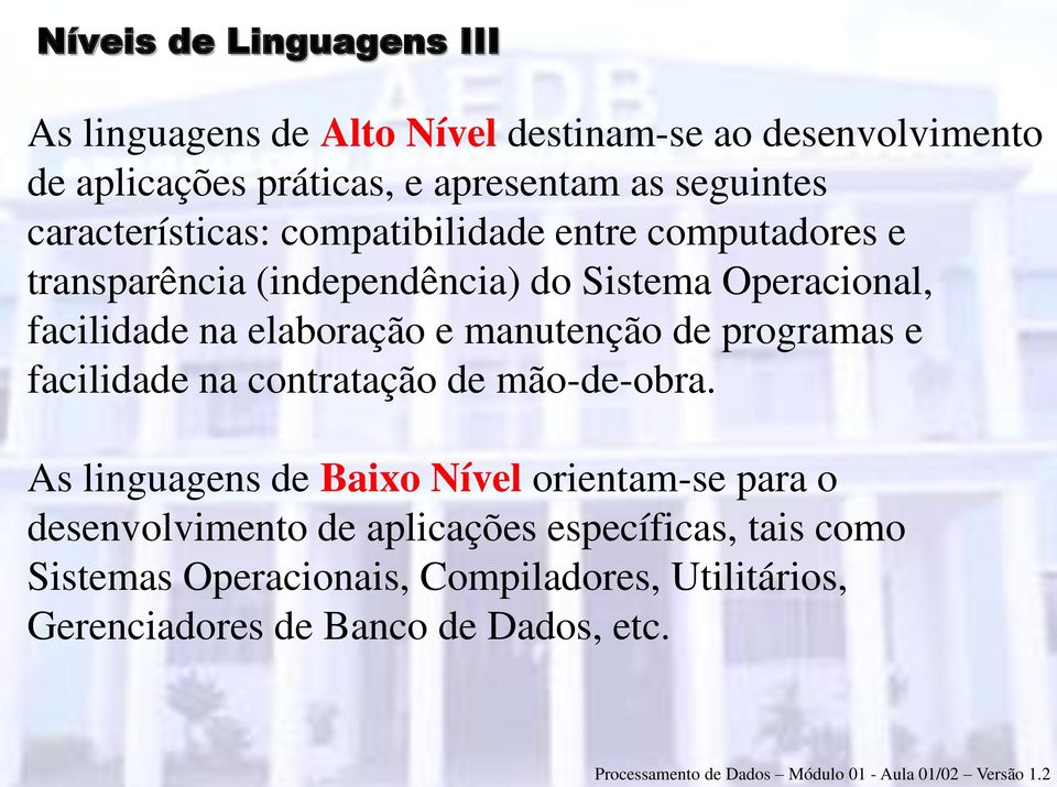 elaboração e manutenção de programas e facilidade na contratação de mão-de-obra.