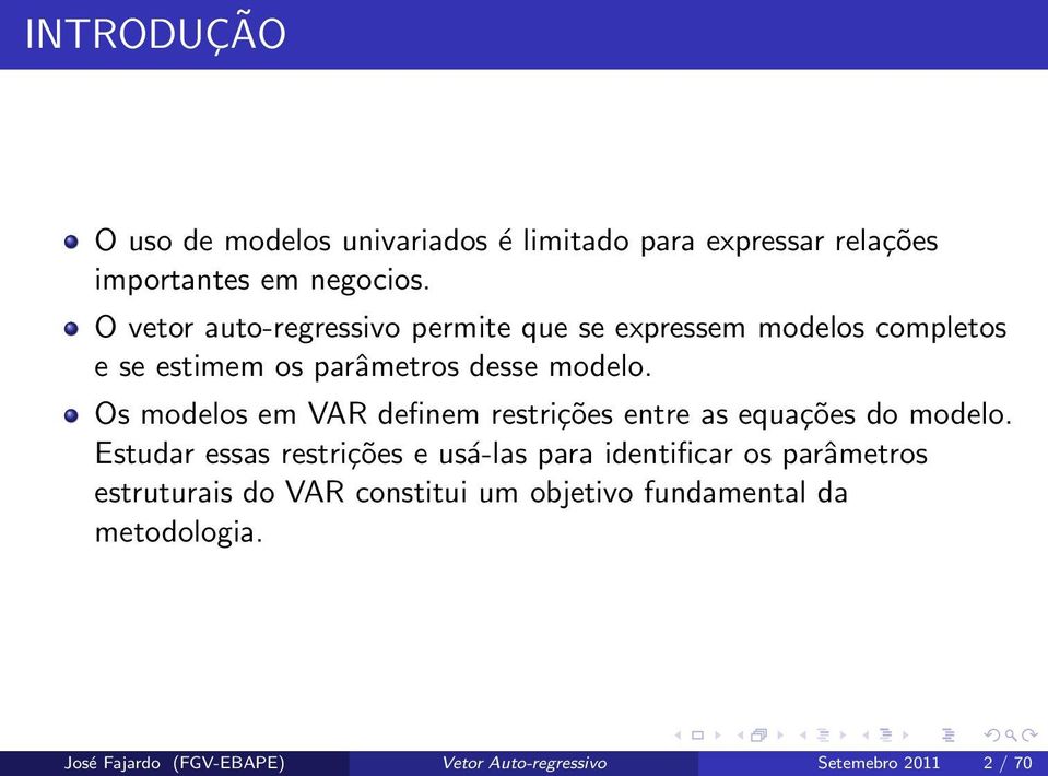 Os modelos em VAR definem restrições entre as equações do modelo.