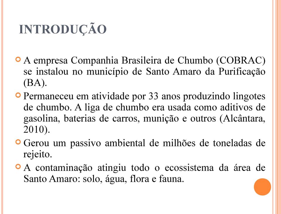 A liga de chumbo era usada como aditivos de gasolina, baterias de carros, munição e outros (Alcântara, 2010).