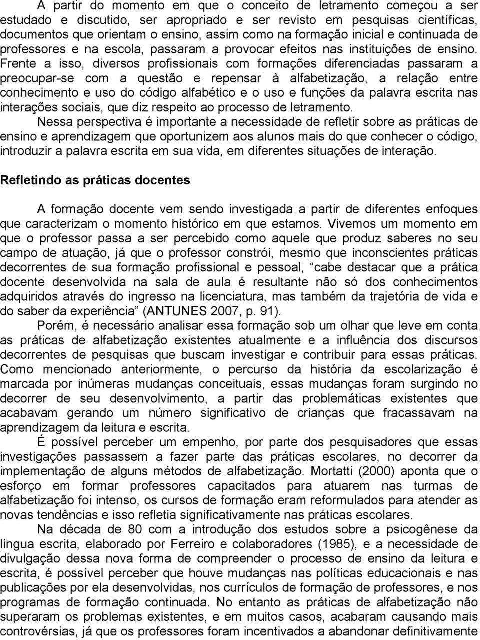 Frente a isso, diversos profissionais com formações diferenciadas passaram a preocupar-se com a questão e repensar à alfabetização, a relação entre conhecimento e uso do código alfabético e o uso e