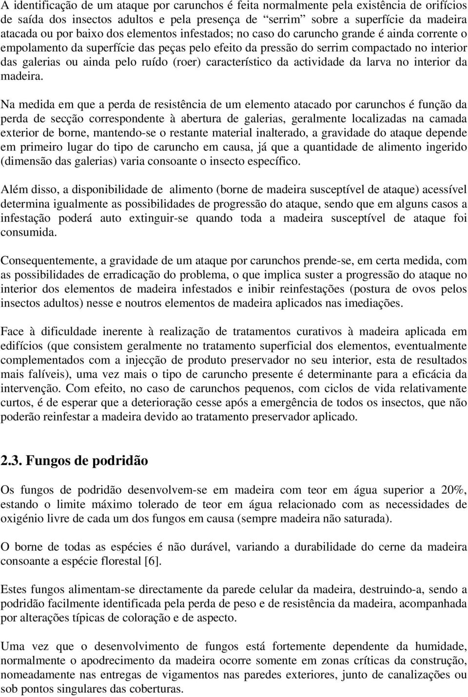 (roer) característico da actividade da larva no interior da madeira.