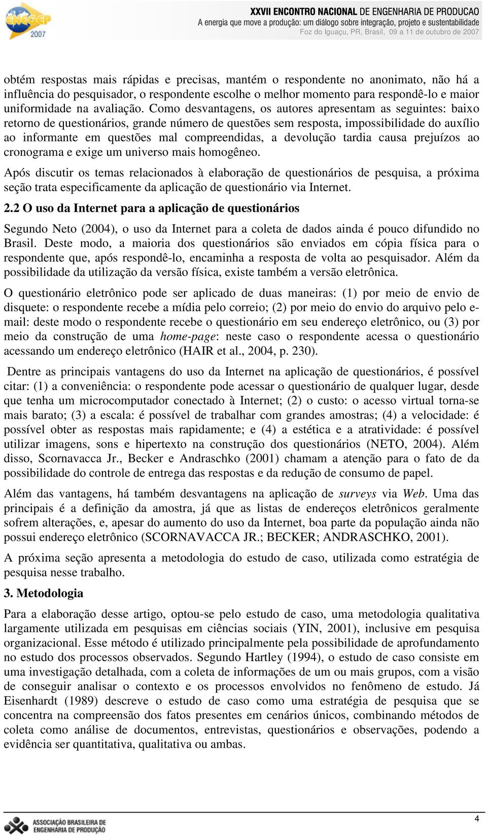 Como desvantagens, os autores apresentam as seguintes: baixo retorno de questionários, grande número de questões sem resposta, impossibilidade do auxílio ao informante em questões mal compreendidas,