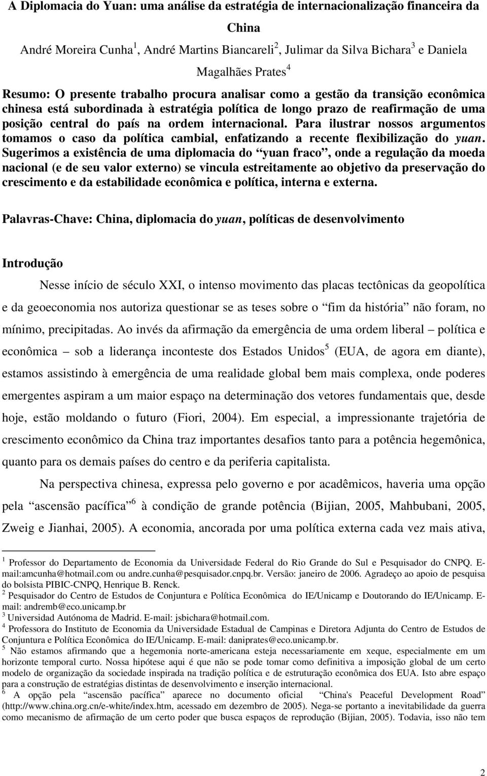 internacional. Para ilustrar nossos argumentos tomamos o caso da política cambial, enfatizando a recente flexibilização do yuan.