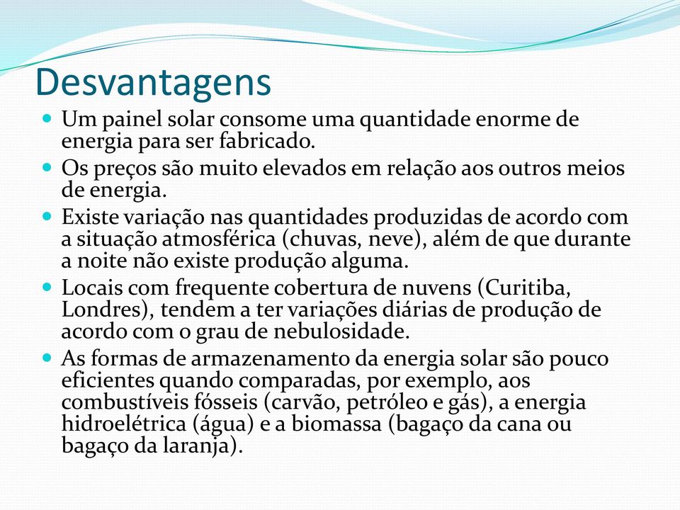 Locais com frequente cobertura de nuvens (Curitiba, Londres), tendem a ter variações diárias de produção de acordo com o grau de nebulosidade.