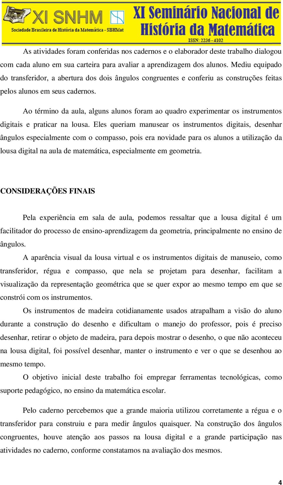 Ao término da aula, alguns alunos foram ao quadro experimentar os instrumentos digitais e praticar na lousa.