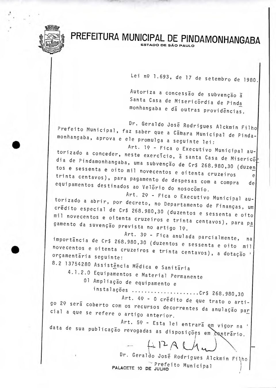 Geraldo José Rodrigues Alckmin Filho Prefeito Municipal, faz saber que a Cãfflara Municipal de Pindamonhangaba, aprova e ele promulga a seguinte lei: Art.