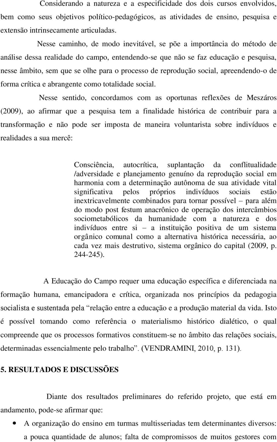 de reprodução social, apreendendo-o de forma crítica e abrangente como totalidade social.