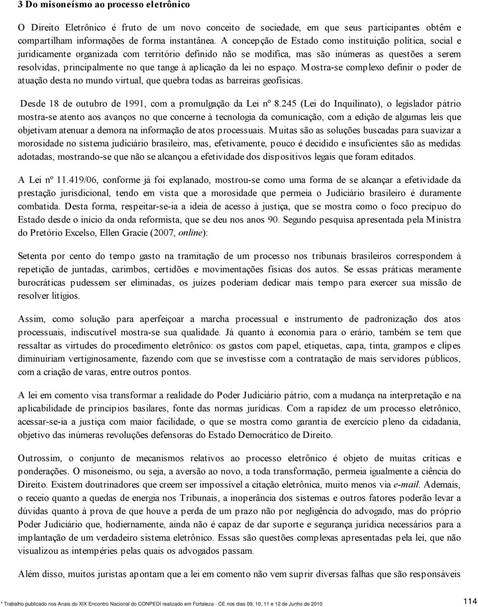 tange à aplicação da lei no espaço. M ostra-se complexo definir o poder de atuação desta no mundo virtual, que quebra todas as barreiras geofísicas.