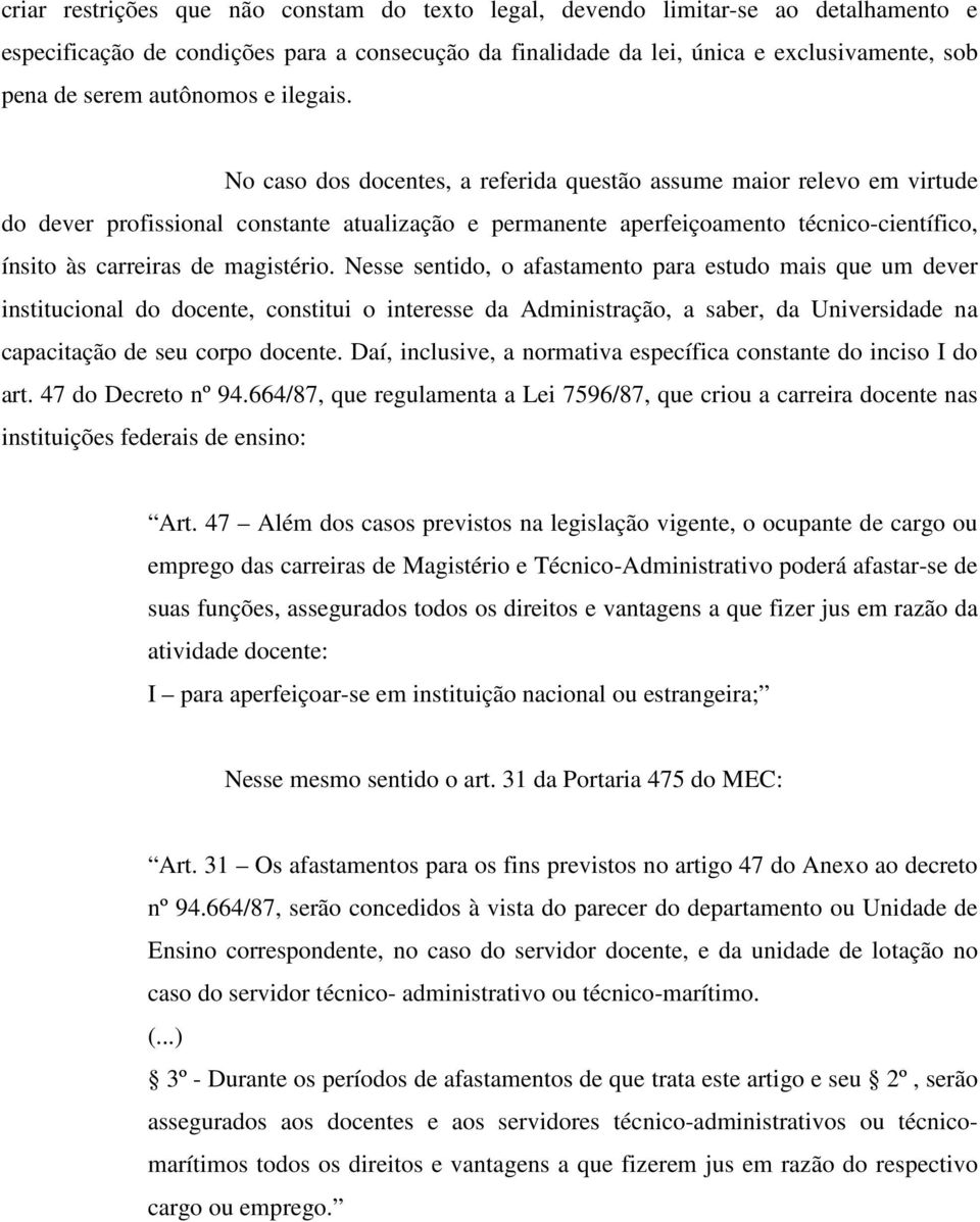 No caso dos docentes, a referida questão assume maior relevo em virtude do dever profissional constante atualização e permanente aperfeiçoamento técnico-científico, ínsito às carreiras de magistério.