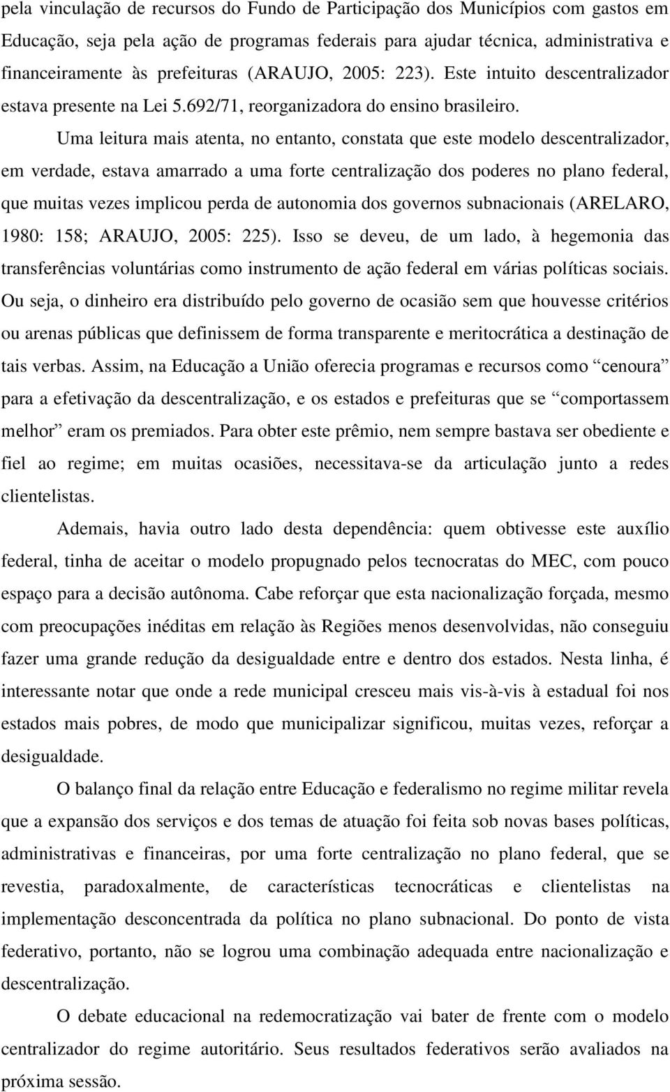 Uma leitura mais atenta, no entanto, constata que este modelo descentralizador, em verdade, estava amarrado a uma forte centralização dos poderes no plano federal, que muitas vezes implicou perda de