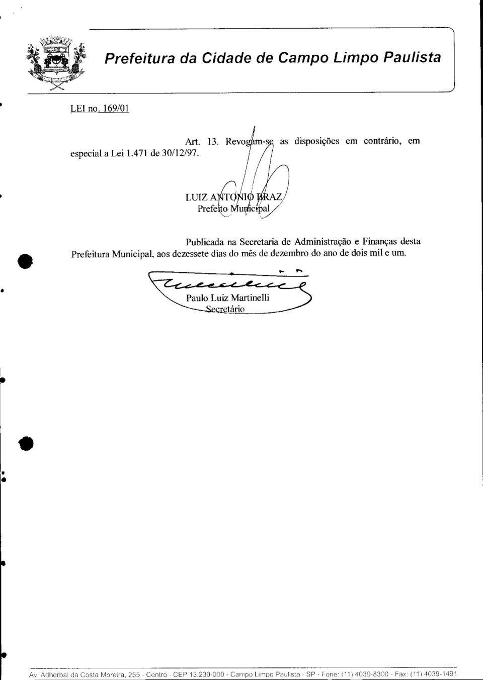 Prefeitura Municipal, aos dezessete dias do mês de dezembro do ano de dois mil e um.