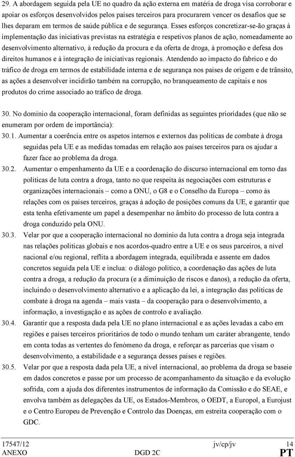 Esses esforços concretizar-se-ão graças à implementação das iniciativas previstas na estratégia e respetivos planos de ação, nomeadamente ao desenvolvimento alternativo, à redução da procura e da