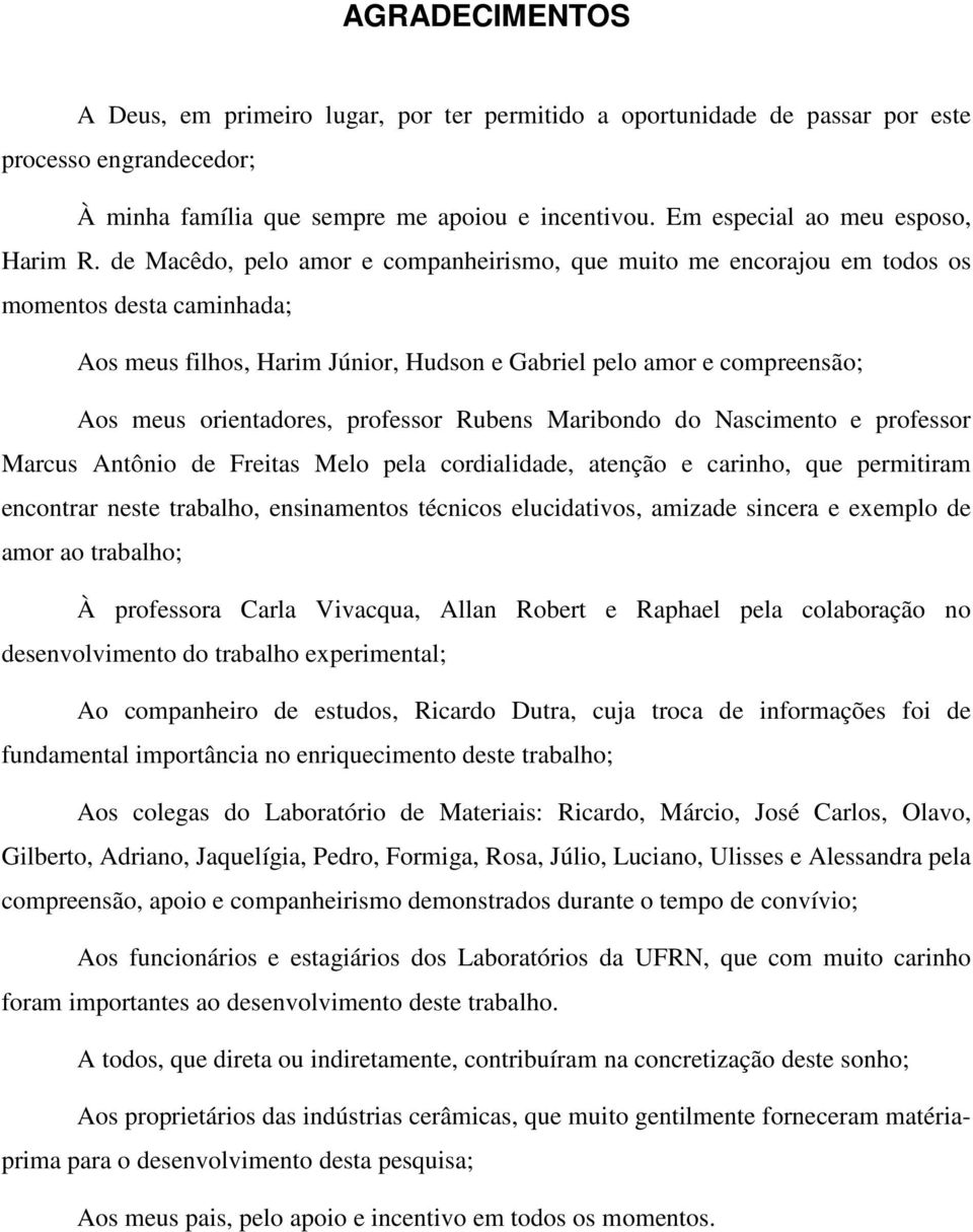 de Macêdo, pelo amor e companheirismo, que muito me encorajou em todos os momentos desta caminhada; Aos meus filhos, Harim Júnior, Hudson e Gabriel pelo amor e compreensão; Aos meus orientadores,