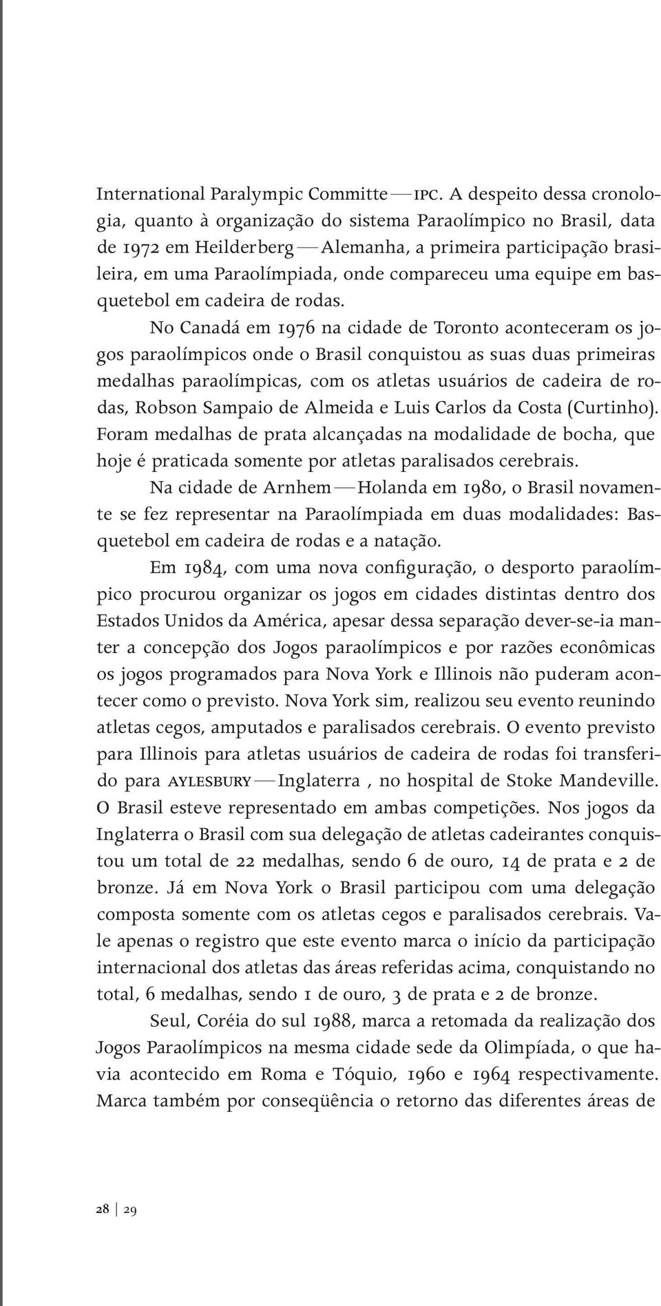 uma equipe em basquetebol em cadeira de rodas.