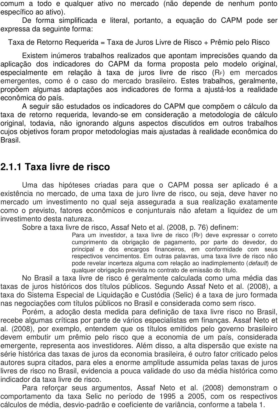 trabalhos realizados que apontam imprecisões quando da aplicação dos indicadores do CAPM da forma proposta pelo modelo original, especialmente em relação à taxa de juros livre de risco (RF) em