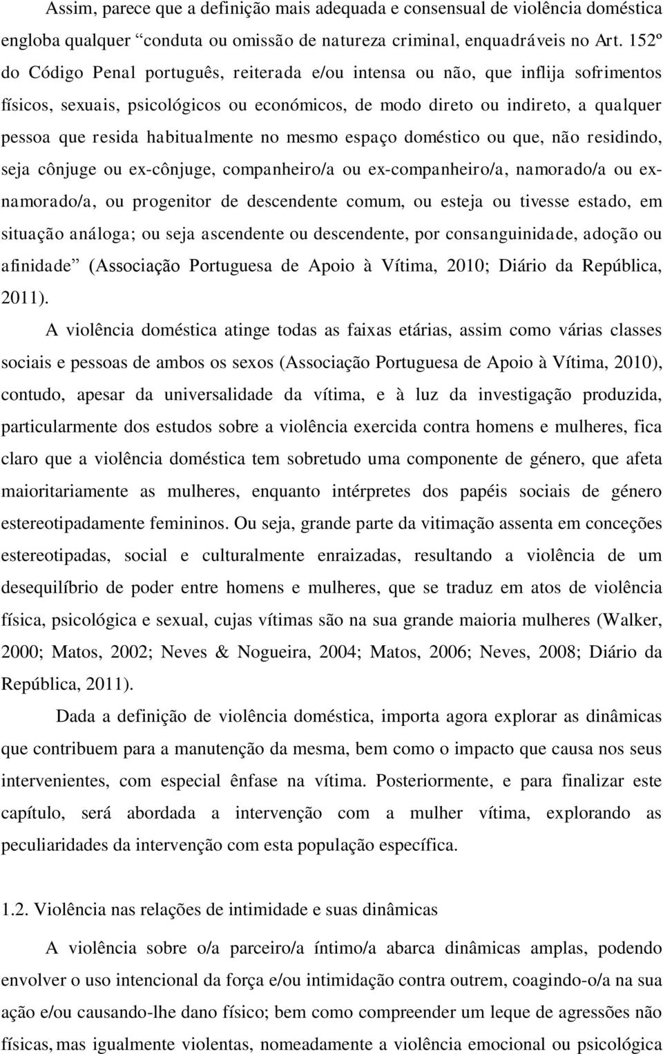 habitualmente no mesmo espaço doméstico ou que, não residindo, seja cônjuge ou ex-cônjuge, companheiro/a ou ex-companheiro/a, namorado/a ou exnamorado/a, ou progenitor de descendente comum, ou esteja