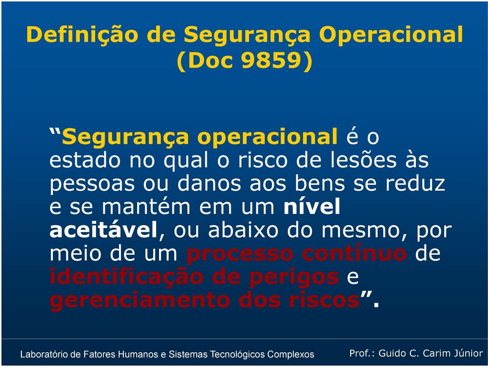 e se mantém em um nível aceitável, ou abaixo do mesmo, por meio de um