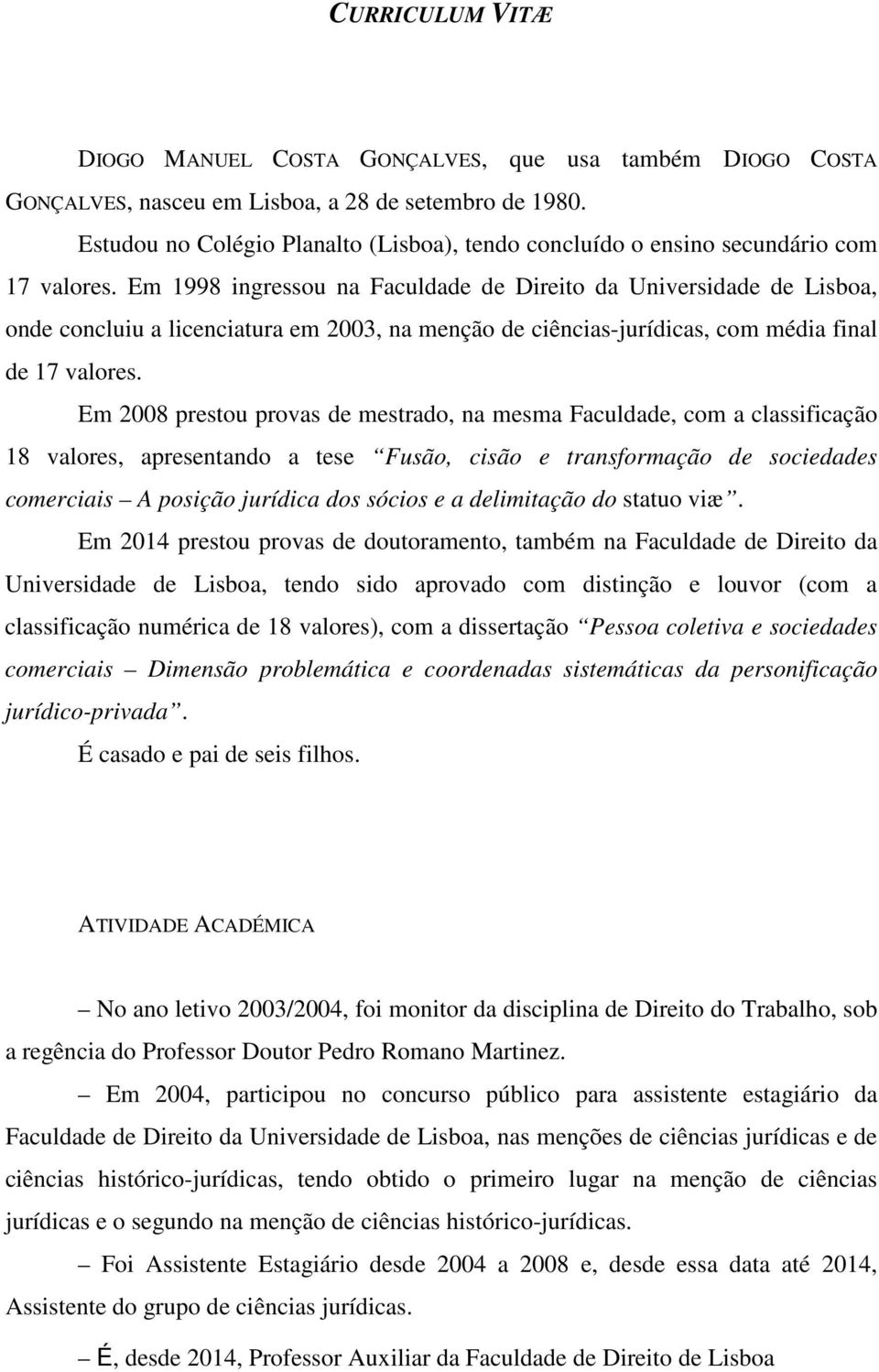 Em 1998 ingressou na Faculdade de Direito da Universidade de Lisboa, onde concluiu a licenciatura em 2003, na menção de ciências-jurídicas, com média final de 17 valores.