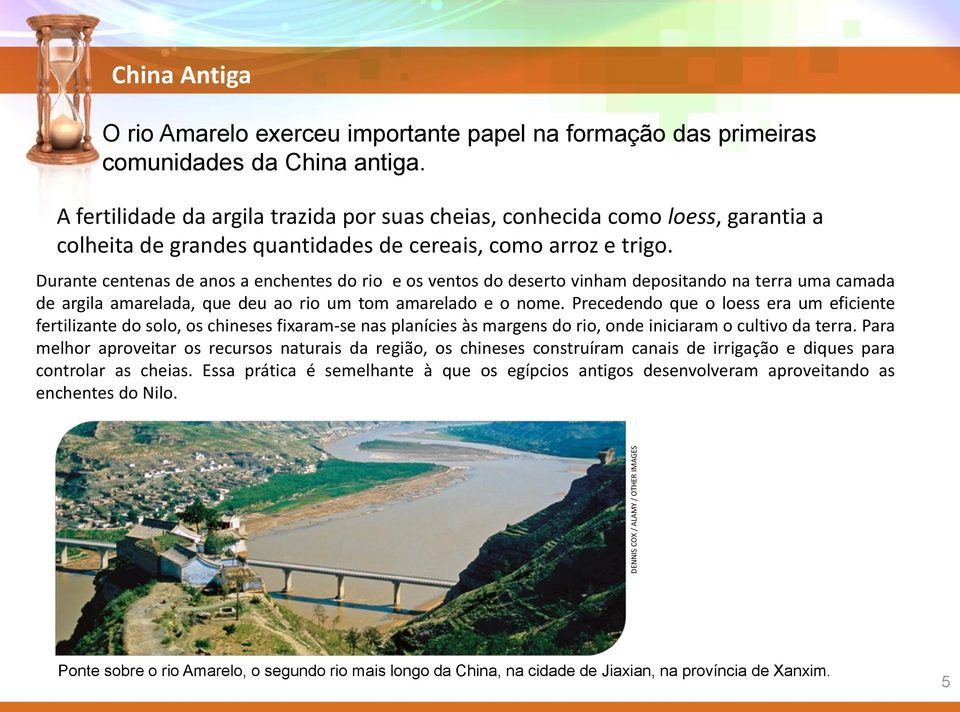 Durante centenas de anos a enchentes do rio e os ventos do deserto vinham depositando na terra uma camada de argila amarelada, que deu ao rio um tom amarelado e o nome.