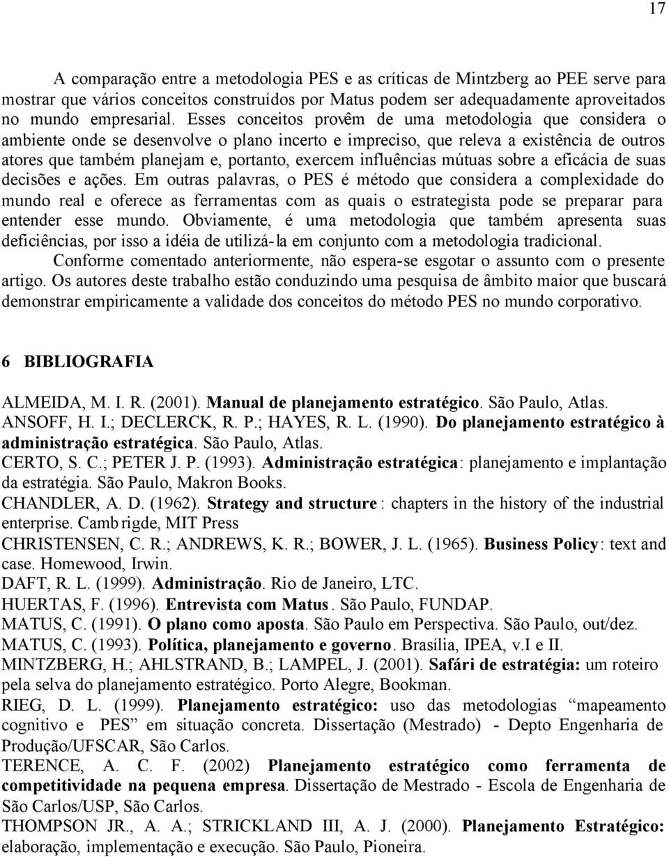 influências mútuas sobre a eficácia de suas decisões e ações.