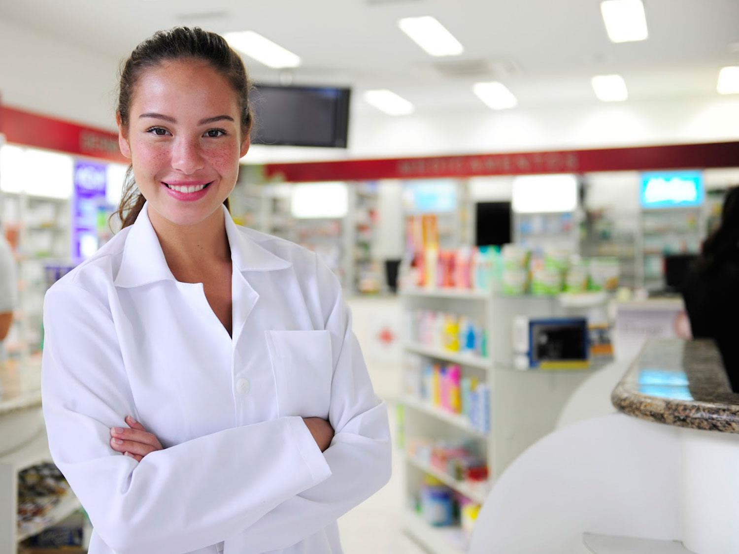 Farmacêutico/Farmacista: Cadri Awad FORMAÇÃO ACADÊMICA Farmacêutico com Habilitação em Farmácia Industrial pela Faculdade de Farmácia da Universidade Federal de Goiás MBA em Gestão Avançada de Varejo