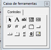 O formulário (ou qualquer controle que esteja previamente selecionado) pode ser redimensionado através das suas alças de redimensionamento (os pequenos quadradinhos brancos que aparecem ao seu redor).