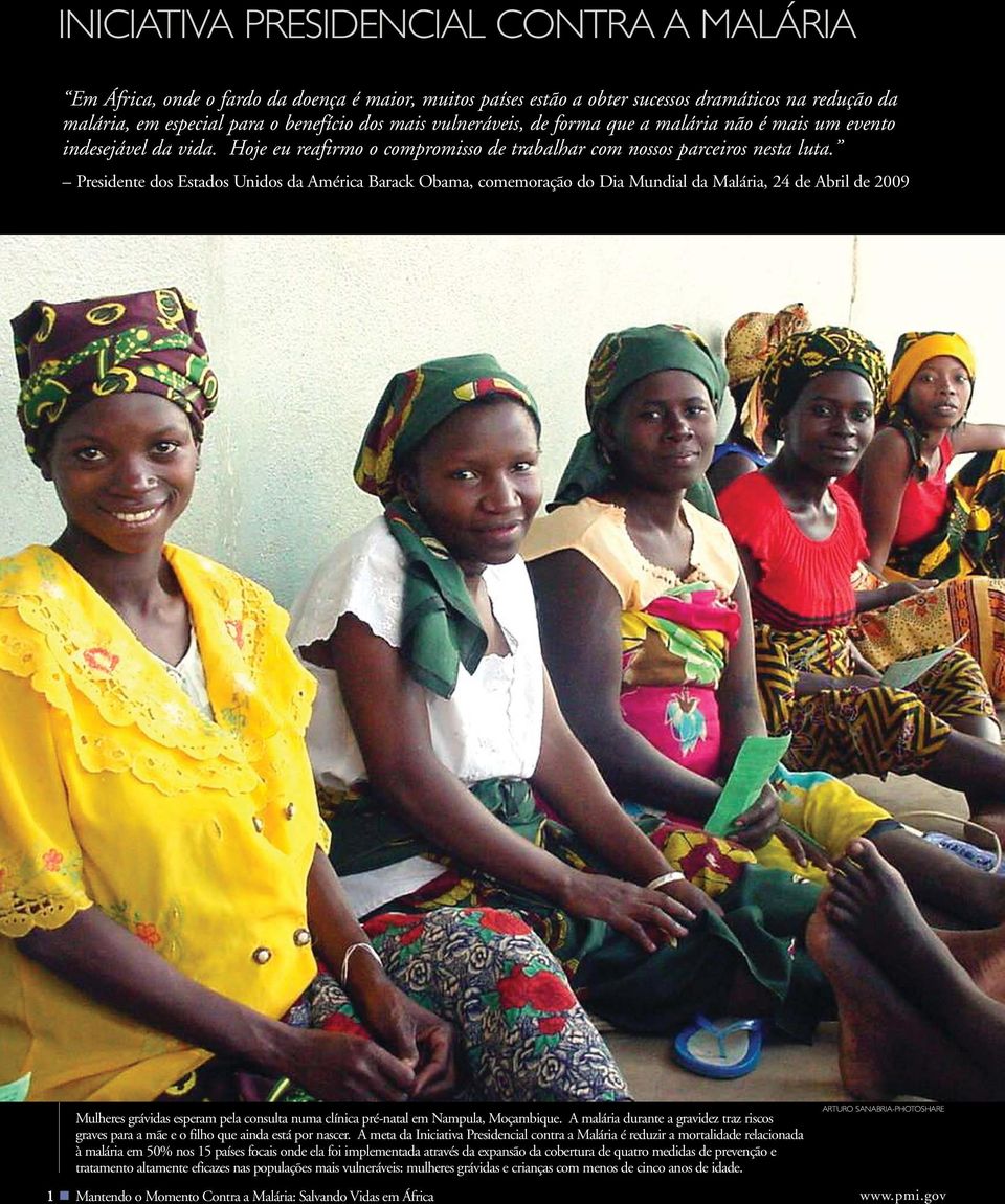 Presidente dos Estados Unidos da América Barack Obama, comemoração do Dia Mundial da Malária, 24 de Abril de 2009 Mulheres grávidas esperam pela consulta numa clínica pré-natal em Nampula, Moçambique.