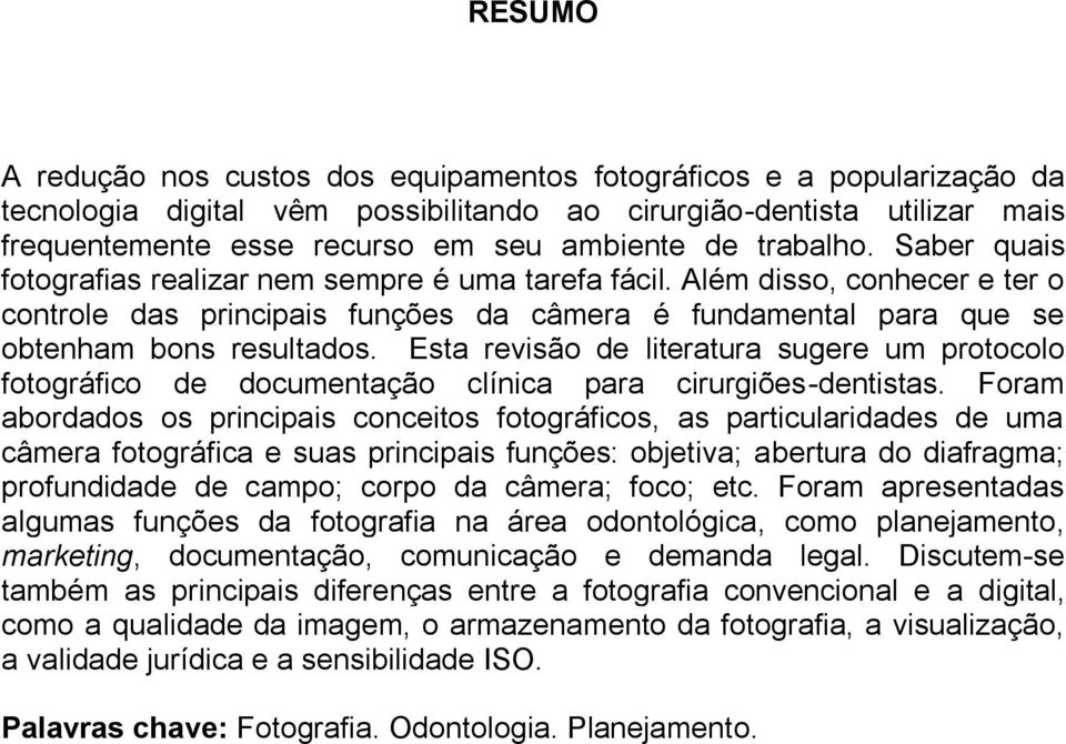 Esta revisão de literatura sugere um protocolo fotográfico de documentação clínica para cirurgiões-dentistas.