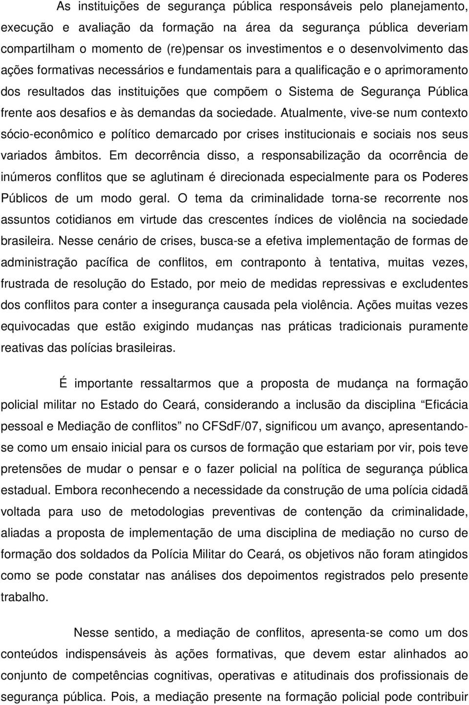 às demandas da sociedade. Atualmente, vive-se num contexto sócio-econômico e político demarcado por crises institucionais e sociais nos seus variados âmbitos.