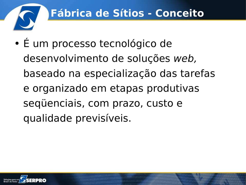 especialização das tarefas e organizado em etapas