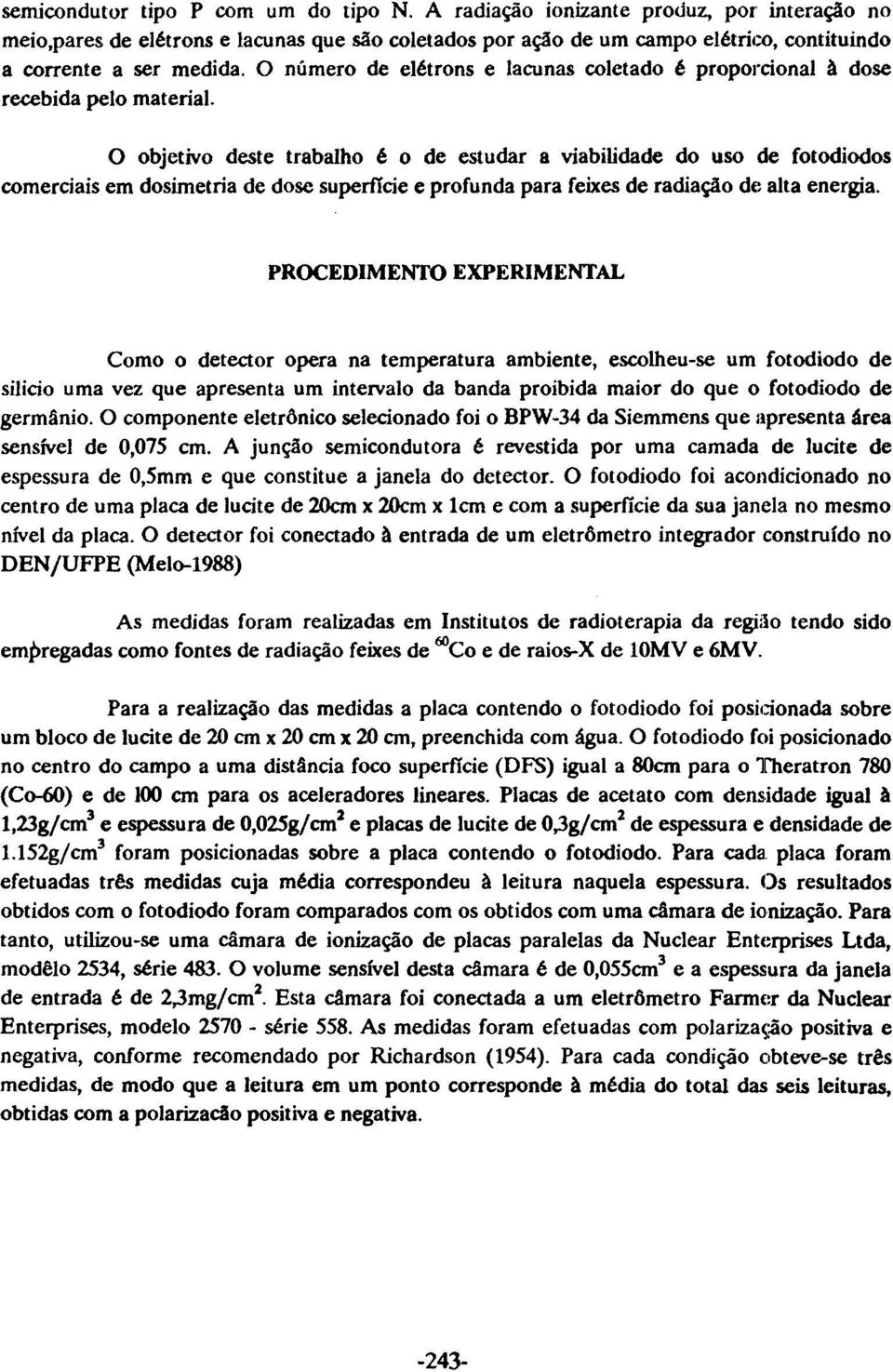 O número de elétrons e lacunas coletado é proporcional à dose recebida pelo material.