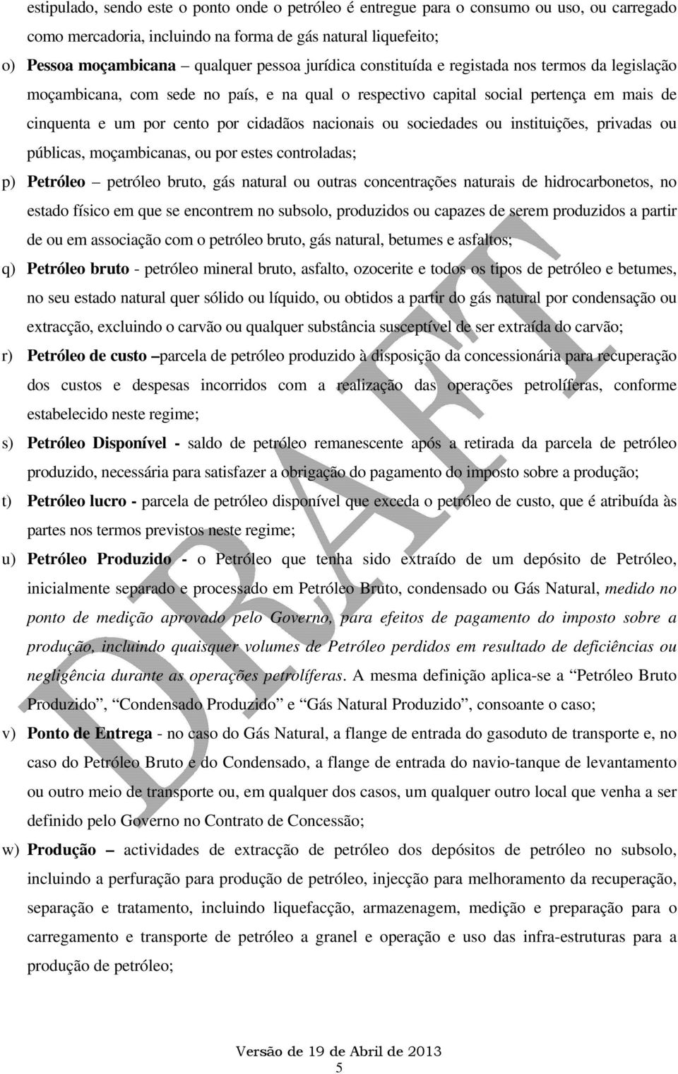 sociedades ou instituições, privadas ou públicas, moçambicanas, ou por estes controladas; p) Petróleo petróleo bruto, gás natural ou outras concentrações naturais de hidrocarbonetos, no estado físico