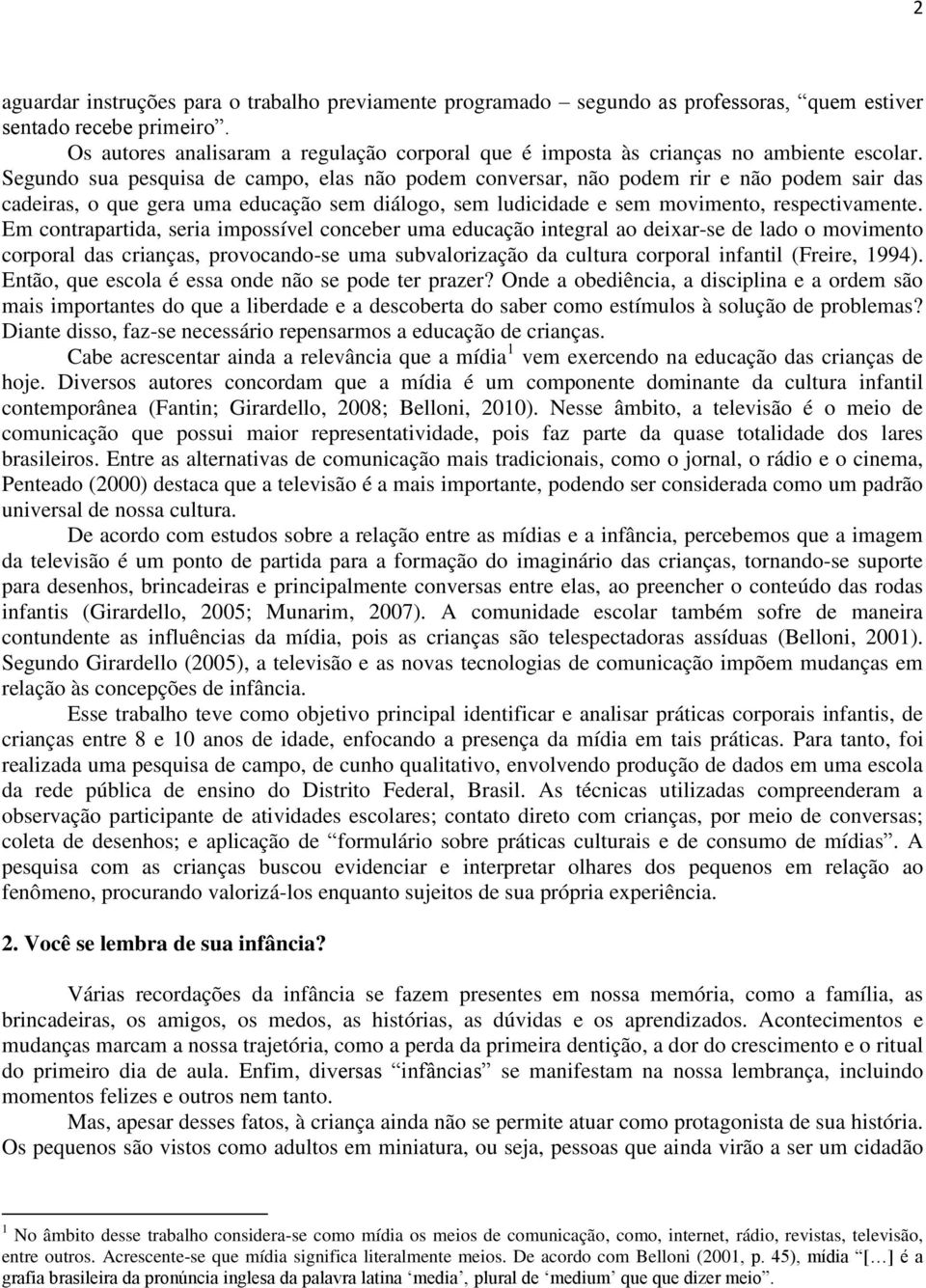 Segundo sua pesquisa de campo, elas não podem conversar, não podem rir e não podem sair das cadeiras, o que gera uma educação sem diálogo, sem ludicidade e sem movimento, respectivamente.