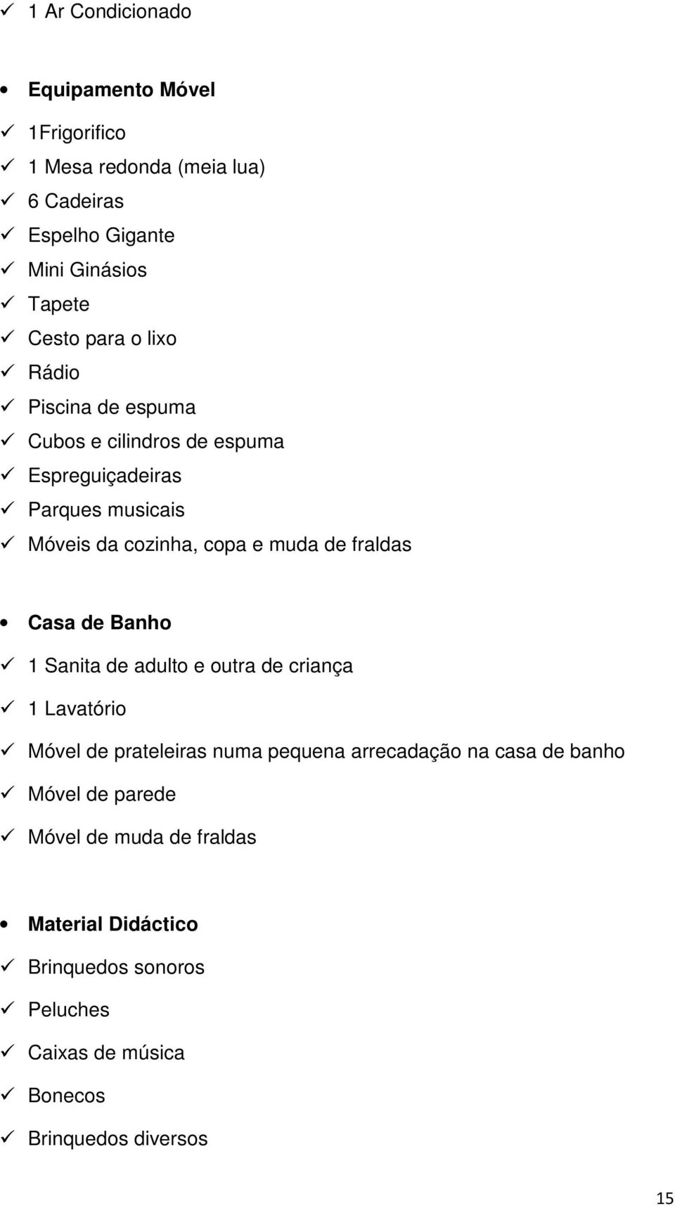 fraldas Casa de Banho 1 Sanita de adulto e outra de criança 1 Lavatório Móvel de prateleiras numa pequena arrecadação na casa de