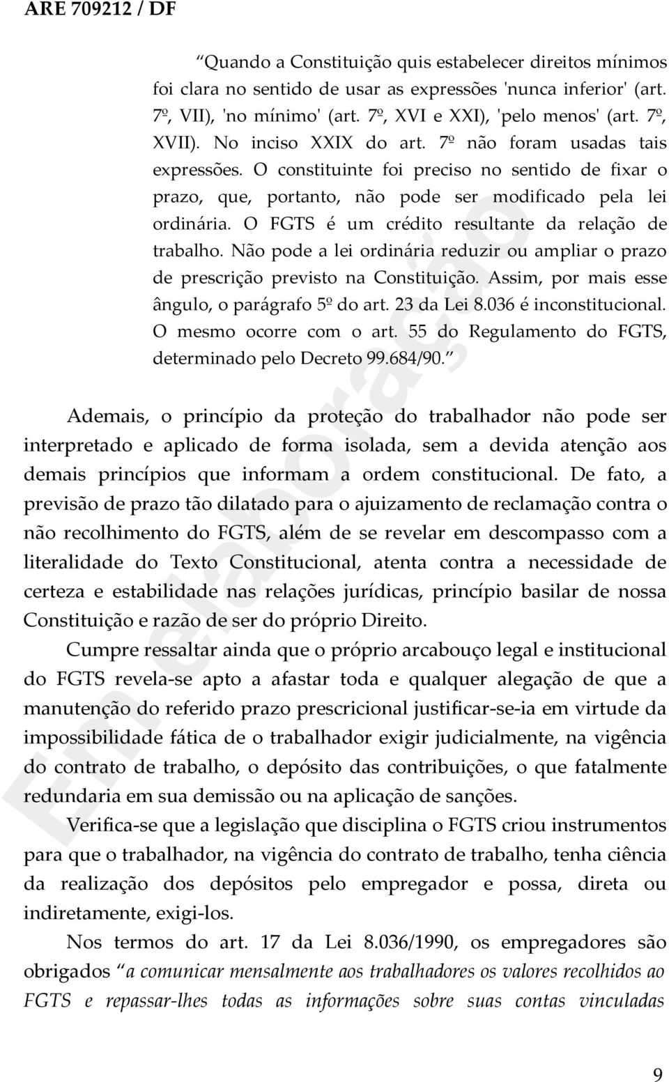 O FGTS é um crédito resultante da relação de trabalho. Não pode a lei ordinária reduzir ou ampliar o prazo de prescrição previsto na Constituição. Assim, por mais esse ângulo, o parágrafo 5º do art.