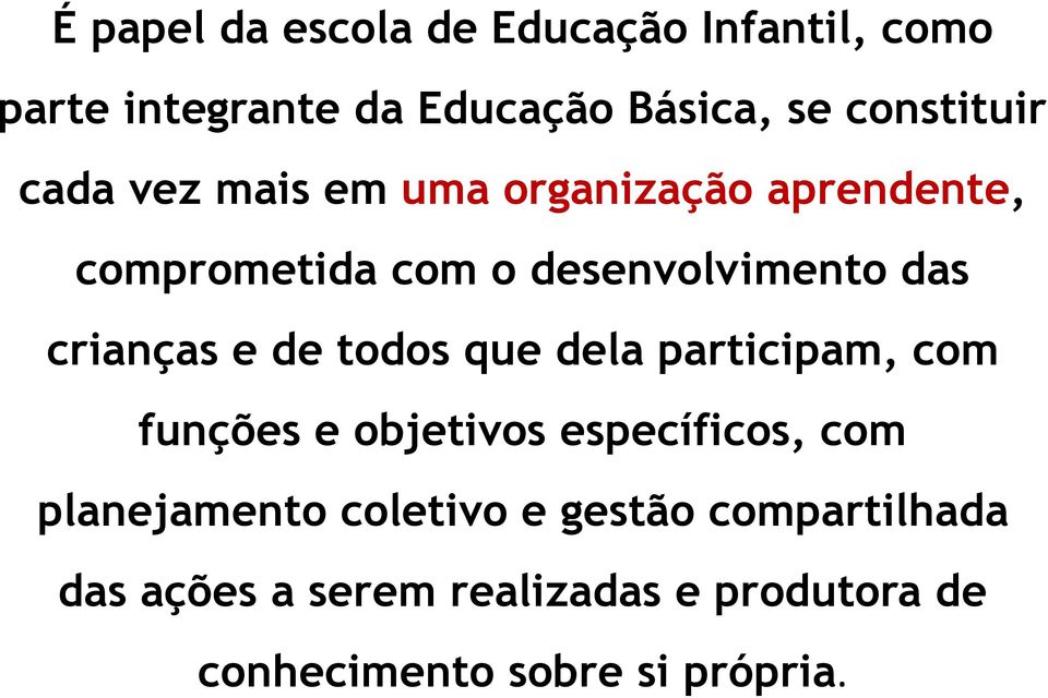 de todos que dela participam, com funções e objetivos específicos, com planejamento coletivo e