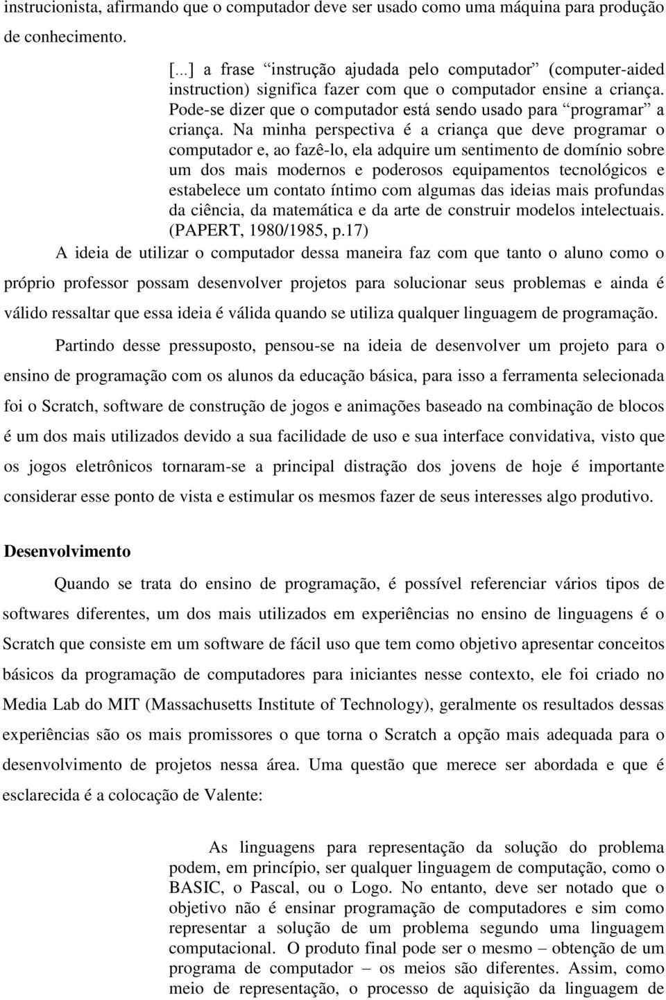 Pode-se dizer que o computador está sendo usado para programar a criança.