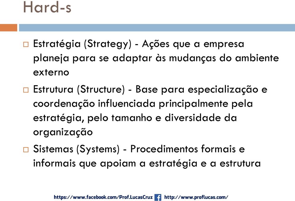 influenciada principalmente pela estratégia, pelo tamanho e diversidade da organização