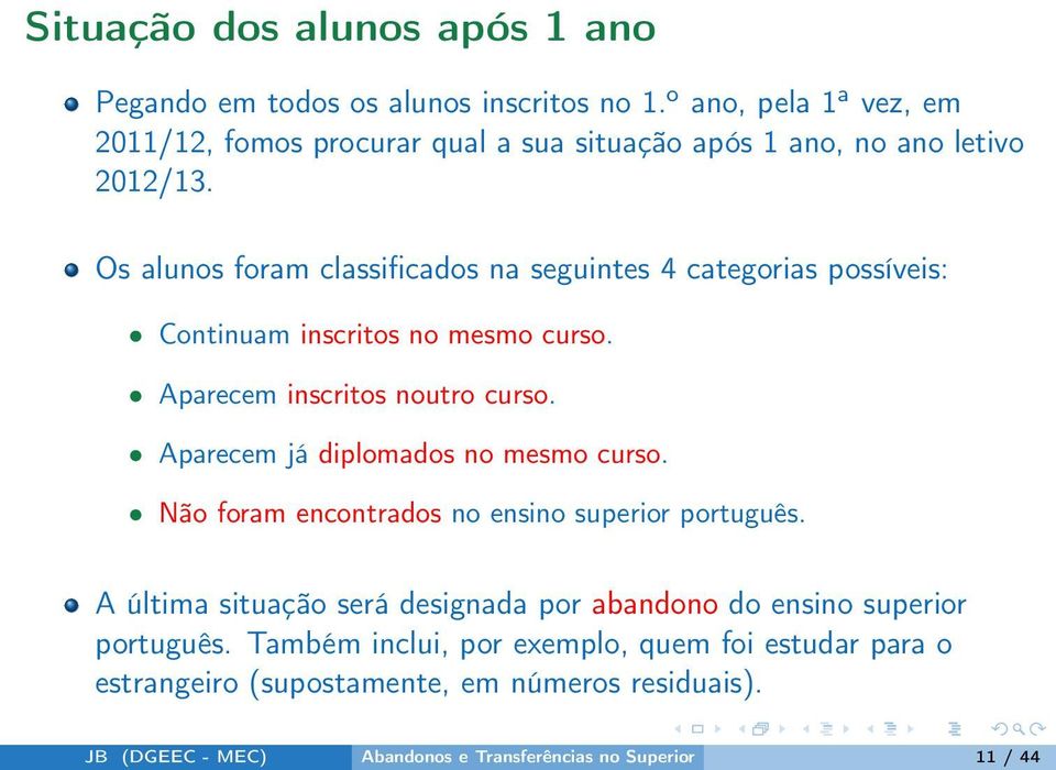 Os alunos foram classificados na seguintes 4 categorias possíveis: Continuam inscritos no mesmo curso. Aparecem inscritos noutro curso.