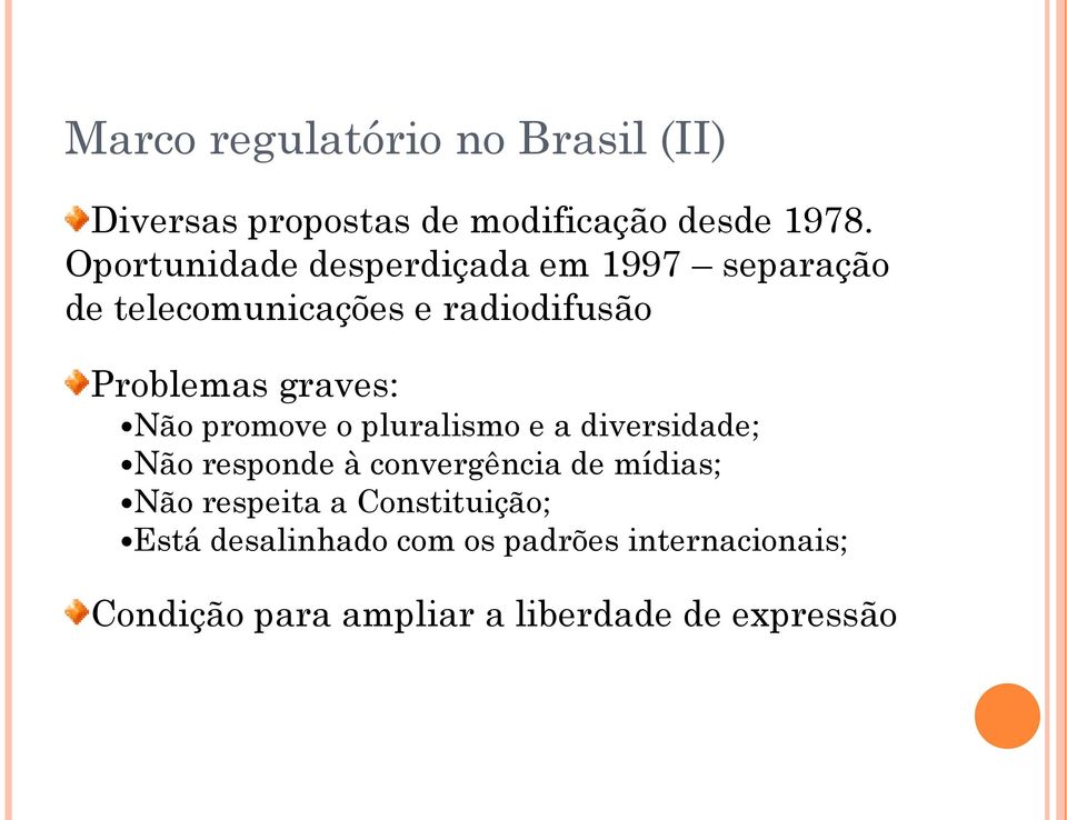 graves: Não promove o pluralismo e a diversidade; Não responde à convergência de mídias; Não