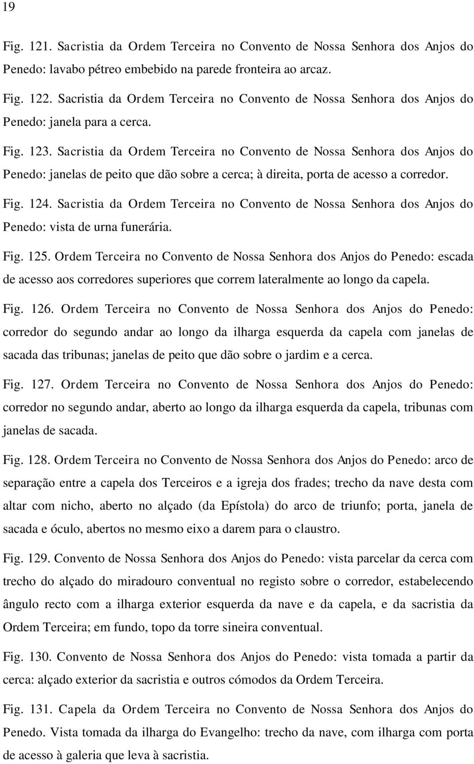 Sacristia da Ordem Terceira no Convento de Nossa Senhora dos Anjos do Penedo: janelas de peito que dão sobre a cerca; à direita, porta de acesso a corredor. Fig. 124.