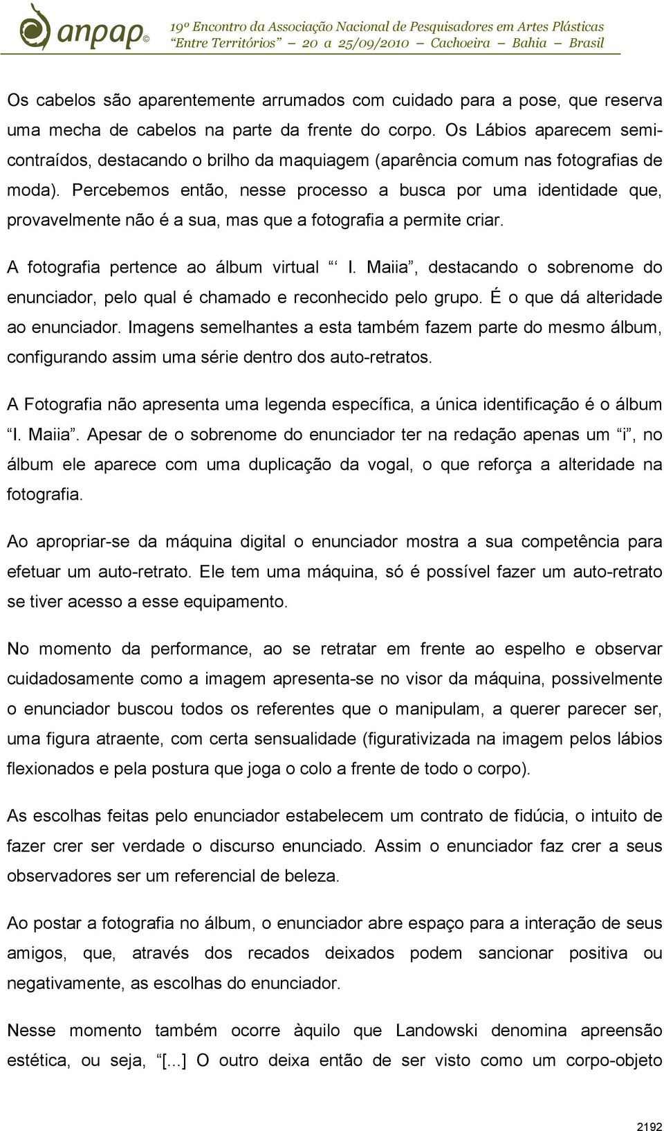 Percebemos então, nesse processo a busca por uma identidade que, provavelmente não é a sua, mas que a fotografia a permite criar. A fotografia pertence ao álbum virtual I.