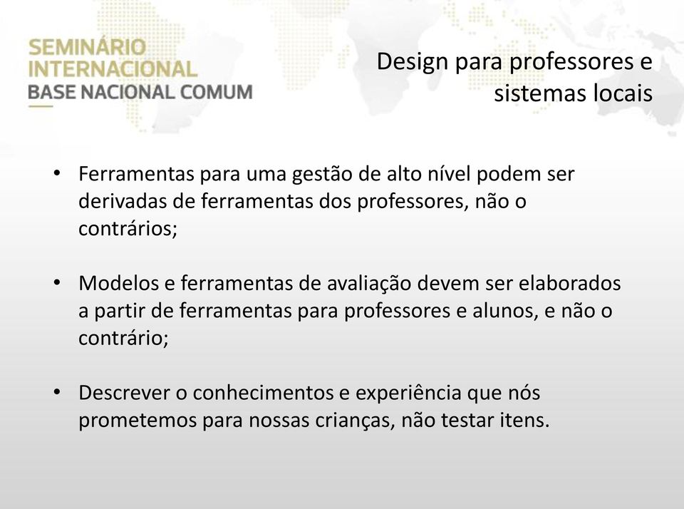 devem ser elaborados a partir de ferramentas para professores e alunos, e não o contrário;