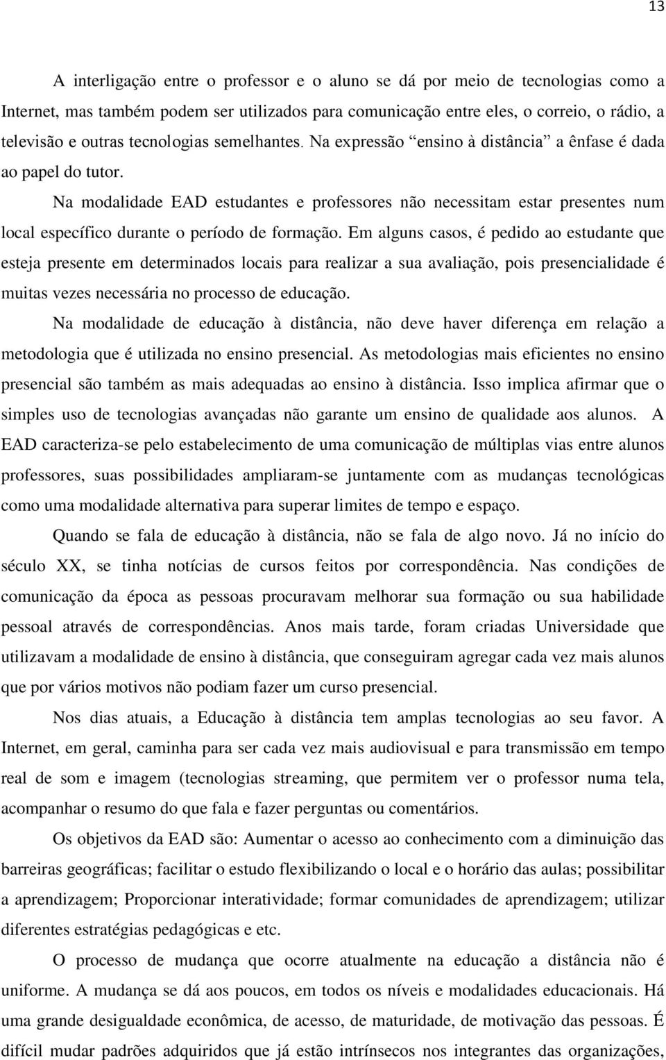 Na modalidade EAD estudantes e professores não necessitam estar presentes num local específico durante o período de formação.