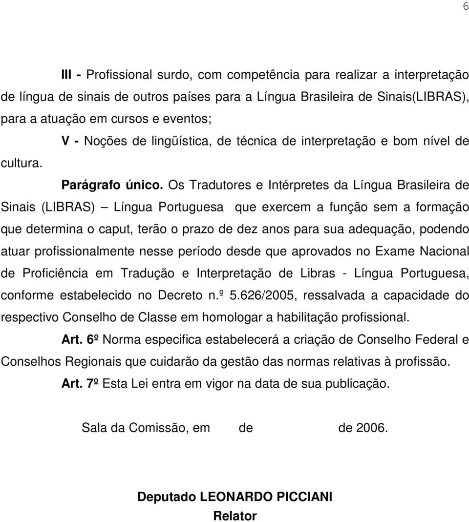 Os Tradutores e Intérpretes da Língua Brasileira de Sinais (LIBRAS) Língua Portuguesa que exercem a função sem a formação que determina o caput, terão o prazo de dez anos para sua adequação, podendo