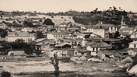I. NASCIMENTO E INFÂNCIA (1900-1910) Vila de Valpaços lado sul (c. 1920) «Aos 28.03.