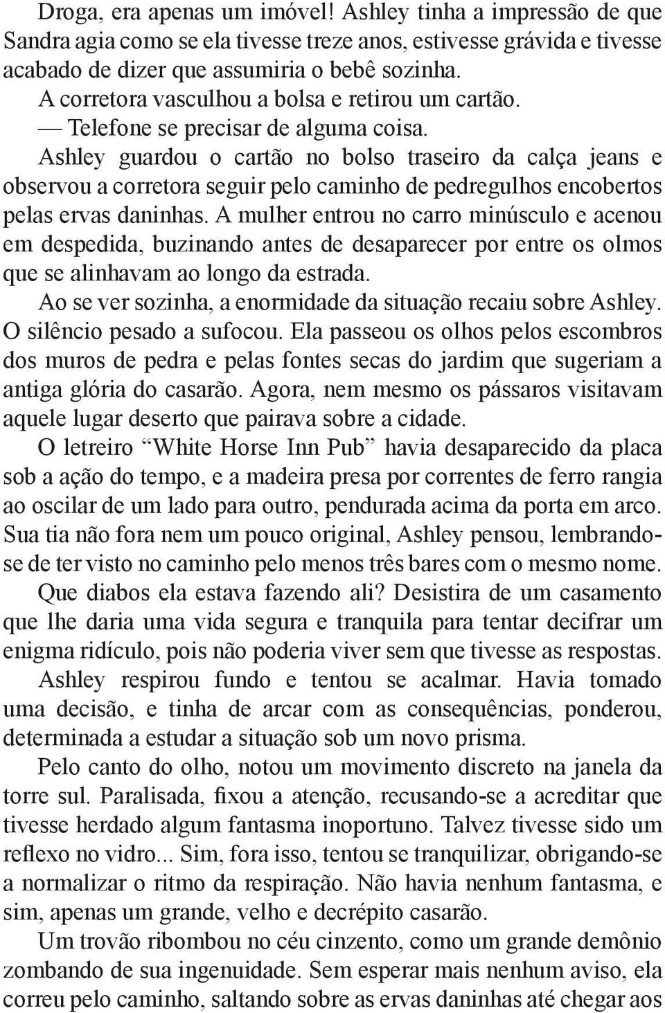 Ashley guardou o cartão no bolso traseiro da calça jeans e observou a corretora seguir pelo caminho de pedregulhos encobertos pelas ervas daninhas.