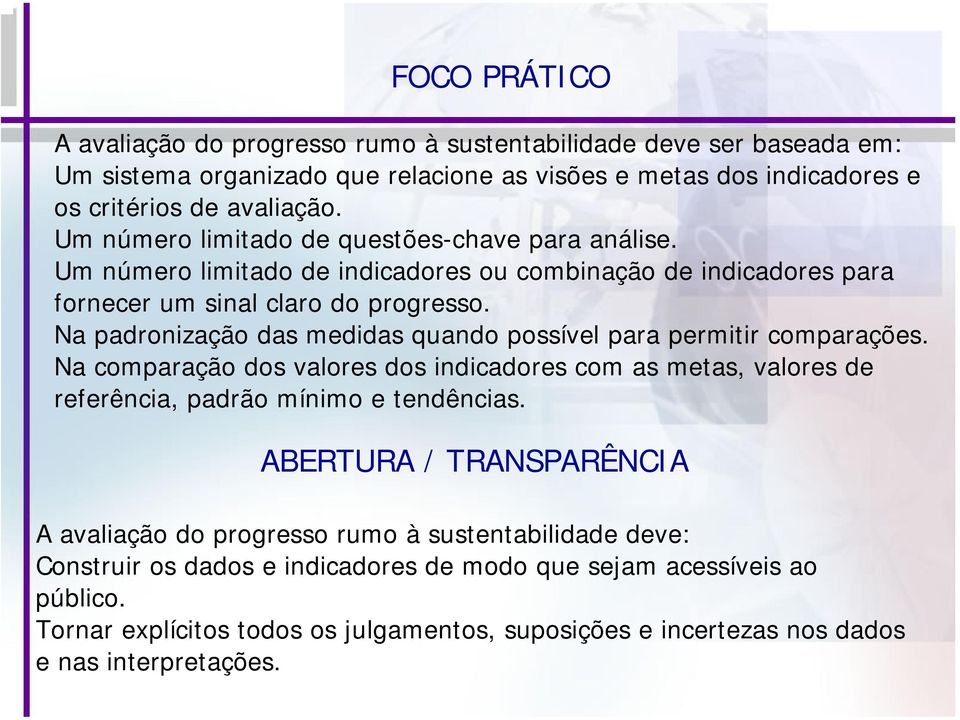 Na padronização das medidas quando possível para permitir comparações. Na comparação dos valores dos indicadores com as metas, valores de referência, padrão mínimo e tendências.