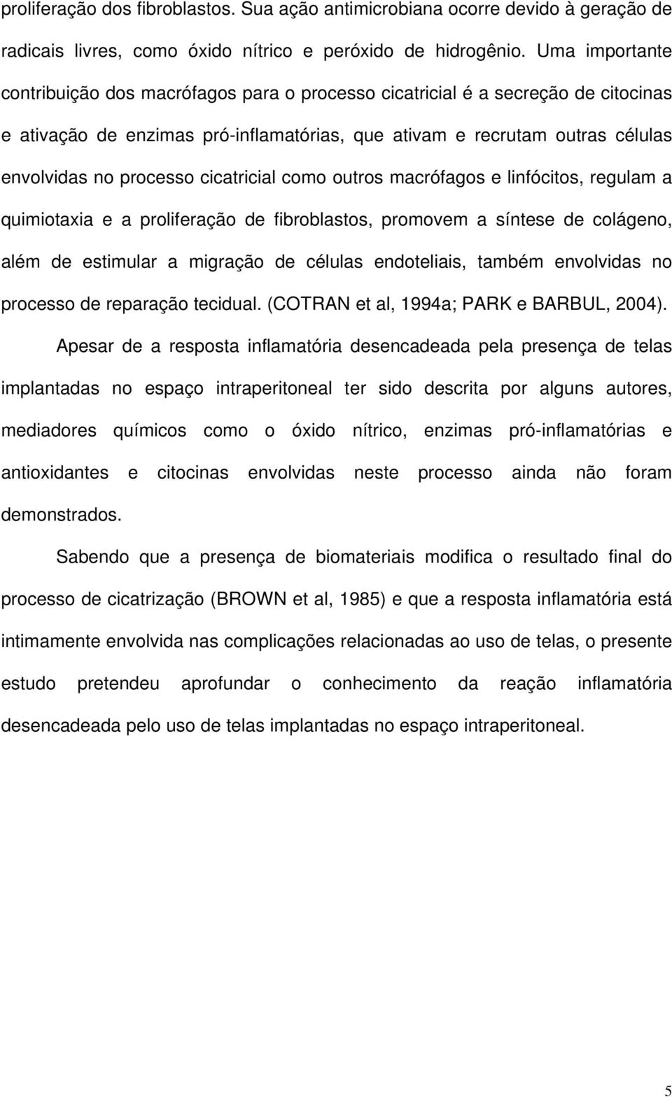 cicatricial como outros macrófagos e linfócitos, regulam a quimiotaxia e a proliferação de fibroblastos, promovem a síntese de colágeno, além de estimular a migração de células endoteliais, também