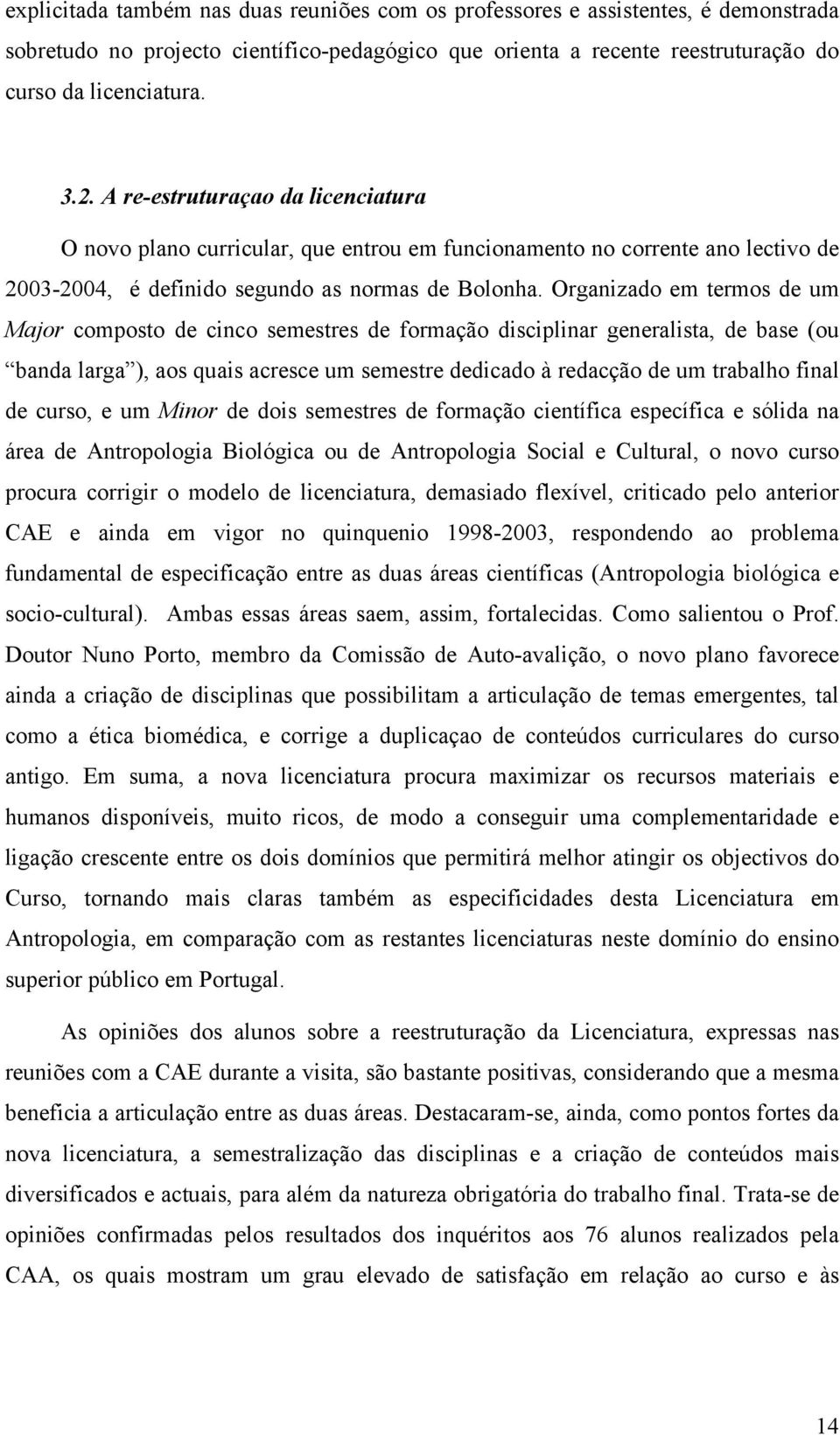 Organizado em termos de um Major composto de cinco semestres de formação disciplinar generalista, de base (ou banda larga ), aos quais acresce um semestre dedicado à redacção de um trabalho final de